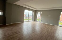 Apartament finisat in VORONET ,5 camere cu parcare si gradina in Vila