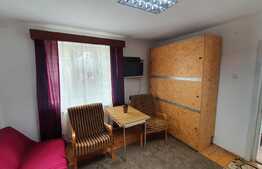 Apartament la casa, 2 camere, decomandat, zona semicentrala