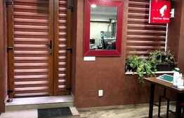 Spatiu central, 140 mp, cu vitrina si vad bun