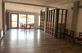 Spatiu central, 140 mp, cu vitrina si vad bun