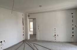 3 camere semifinisate, etaj intermediar, parcare! Zona Vivo