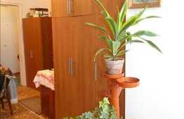 1 camera de vanzare, 40 mp utili , cu boxa depozitare, zona Florilor