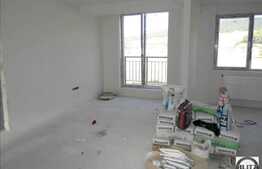 3 camere de vanzare, cu garaj si boxa la subsol