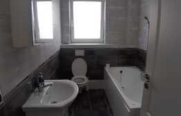 Apartament cochet de 3 camere si gradina 30 mp, loc de parcare, zona VIVO! 