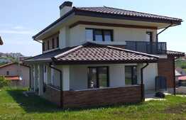 Vila exclusivista, 3mp utili, teren imprejmuit 780 mp, front 33 ml