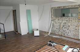 Inchiriere apartament cu 2 camere, scara interioara plus loc de parcare