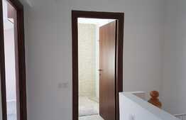 Apartament 4 camere pe 2 nivele, balcon, parcare, zona Terra