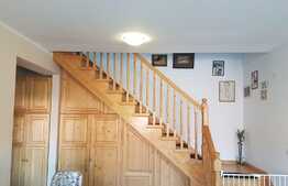 Apartament 4 camere pe 2 nivele, balcon, parcare, zona Terra