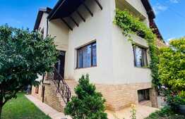 Casa, 240 mp utili, curte 180 mp, zona Piata 14 Iulie