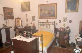 Vanzare apartament in vila cu 108 mp utili, curte interioara comuna de 160 mp.