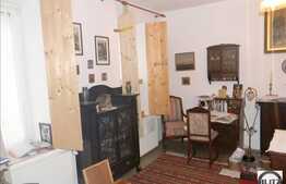 Vanzare apartament in vila cu 108 mp utili, curte interioara comuna de 160 mp.