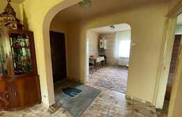 Doar la Blitz ! 4 camere, etaj intermediar, 2 balcoane, zona Primaverii