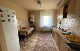 Doar la Blitz ! 4 camere, etaj intermediar, 2 balcoane, zona Primaverii