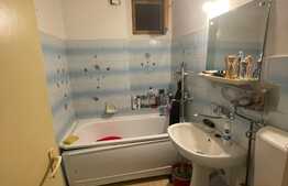 Apartament 3 camere, etaj intermediar, parcare, zona Piata Mihai Viteazu