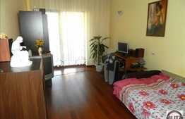 Apartament cu 3 camere de vanzare, 64 mp, zona Sub Cetate! Parcare!