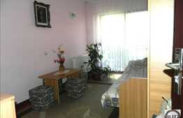 Apartament cu 3 camere de vanzare, 64 mp, zona Sub Cetate! Parcare!