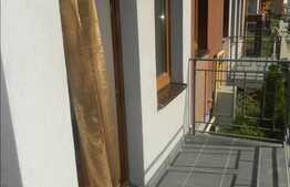 Apartament cu 3 camere de vanzare, 64 mp, zona Sub Cetate! Parcare!