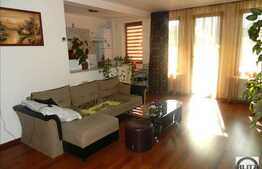 Apartament cu 3 camere de vanzare, 64 mp, zona Sub Cetate! Parcare!