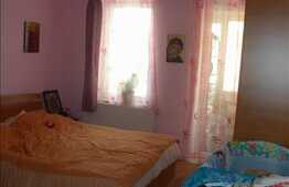 Vanzare apartament decomandat cu 2 camere, 48 mp plus loc parcare,