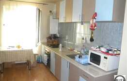 Vanzare apartament decomandat cu 2 camere, 48 mp plus loc parcare,