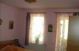 Vanzare apartament decomandat cu 2 camere, 48 mp plus loc parcare,