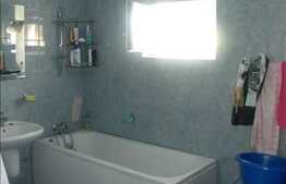 Vanzare apartament decomandat cu 2 camere, 48 mp plus loc parcare,