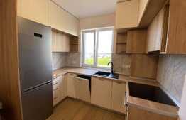 Apartament lux, 3 camere, 65 mp, prima inchirire, loc de parcare, zona Vivo