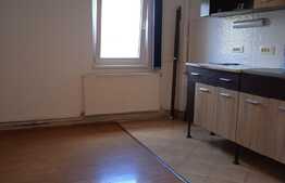 Apartament de 3 camere, 77 mp, parcare, zona Carpatilor 