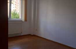 Apartament de 3 camere, 77 mp, parcare, zona Carpatilor 