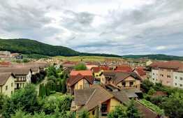 Apartament de 3 camere, 56 mp, parcare, balcon, zona centrală!