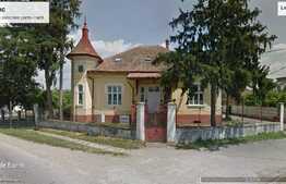 Blitz propune spre vanzare o proprietate cu istorie in Razboieni. Unica !!! 600 mp construiti, 6000 mp teren imprejmuit, 800 mp parcare iluminata/pavata