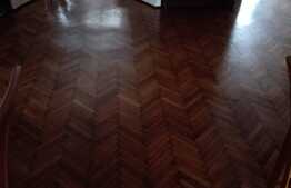 Blitz propune spre vanzare o proprietate cu istorie in Razboieni. Unica !!! 600 mp construiti, 6000 mp teren imprejmuit, 800 mp parcare iluminata/pavata