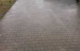 Blitz propune spre vanzare o proprietate cu istorie in Razboieni. Unica !!! 600 mp construiti, 6000 mp teren imprejmuit, 800 mp parcare iluminata/pavata