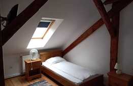 Blitz propune spre vanzare o proprietate cu istorie in Razboieni. Unica !!! 600 mp construiti, 6000 mp teren imprejmuit, 800 mp parcare iluminata/pavata