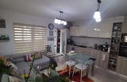 Etaj intermediar, expunere sudica, balcoane inchise, zona centrala