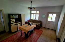 Teren cu casa boiereasca, 4000 mp, aproape de castelul Bran!