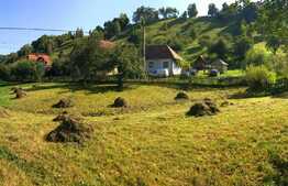Casa boiereasca de 100 mp, 4000 mp teren, aproape de castelul Bran