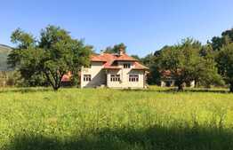 Casa boiereasca de 100 mp, 4000 mp teren, aproape de castelul Bran
