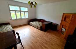 Casa boiereasca de 100 mp, 4000 mp teren, aproape de castelul Bran