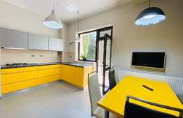 Apartament de 3 camere, 95 mp, curte privata, parcare, zona Blvd. 1 Decembrie 1918