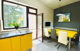 Apartament de 3 camere, 95 mp, curte privata, parcare, zona Blvd. 1 Decembrie 1918