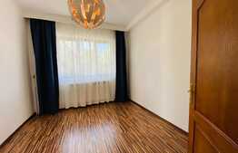 Apartament de 3 camere, 95 mp, curte privata, parcare, zona Blvd. 1 Decembrie 1918