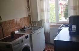 Apartament 2 camere, 50 mp, decomandat, zona Astra, mansardă