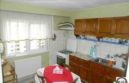 Apartament spatios de vanzare cu 3 camere, in zona magazinului Profi