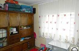 Apartament spatios de vanzare cu 3 camere, in zona magazinului Profi