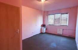 Garsoniera renovabila, etaj intermediar, zona Lombului