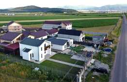 Casa finalizata, 5 camere si teren 500mp BOD INTABULATA