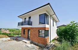 Casa 124 utili, 445 mp teren, panorama, utilititati, acces bus!