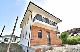 Casa 124 utili, 445 mp teren, panorama, utilititati, acces bus!