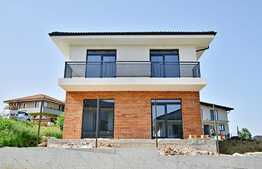 Casa 124 utili, 445 mp teren, panorama, utilititati, acces bus!